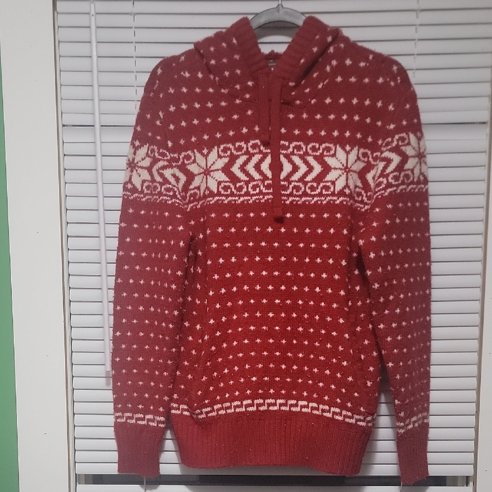 American Eagle Outfitters Red and White Knit Sweater